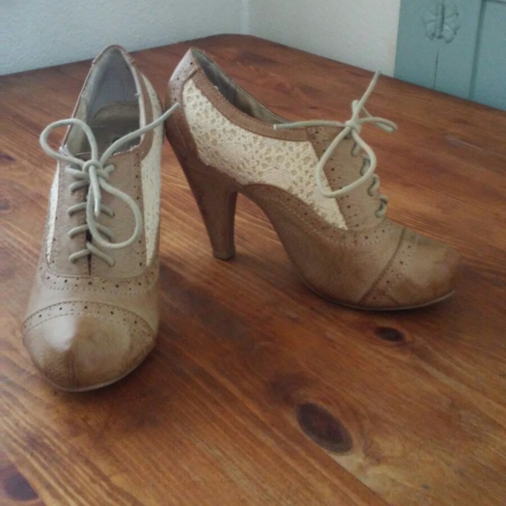 Not Rated Lace Up Ankle Bootie Size 7.5 heel 4"